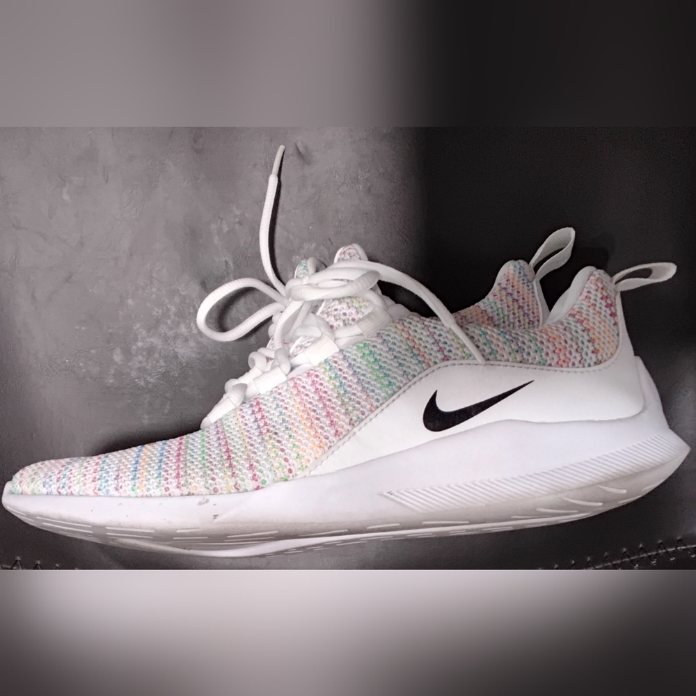 Nike Kids Size 6.5 White Sneakers Lightweight Breathable Design - Picture 6 of 8